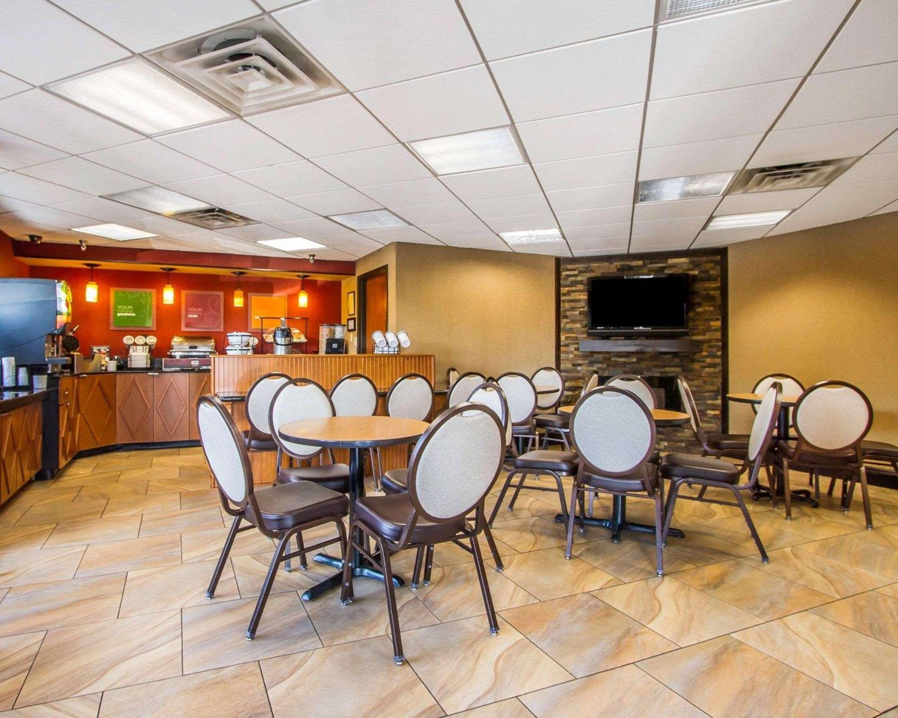 Rodeway Inn&Suites North Clarksville Extérieur photo