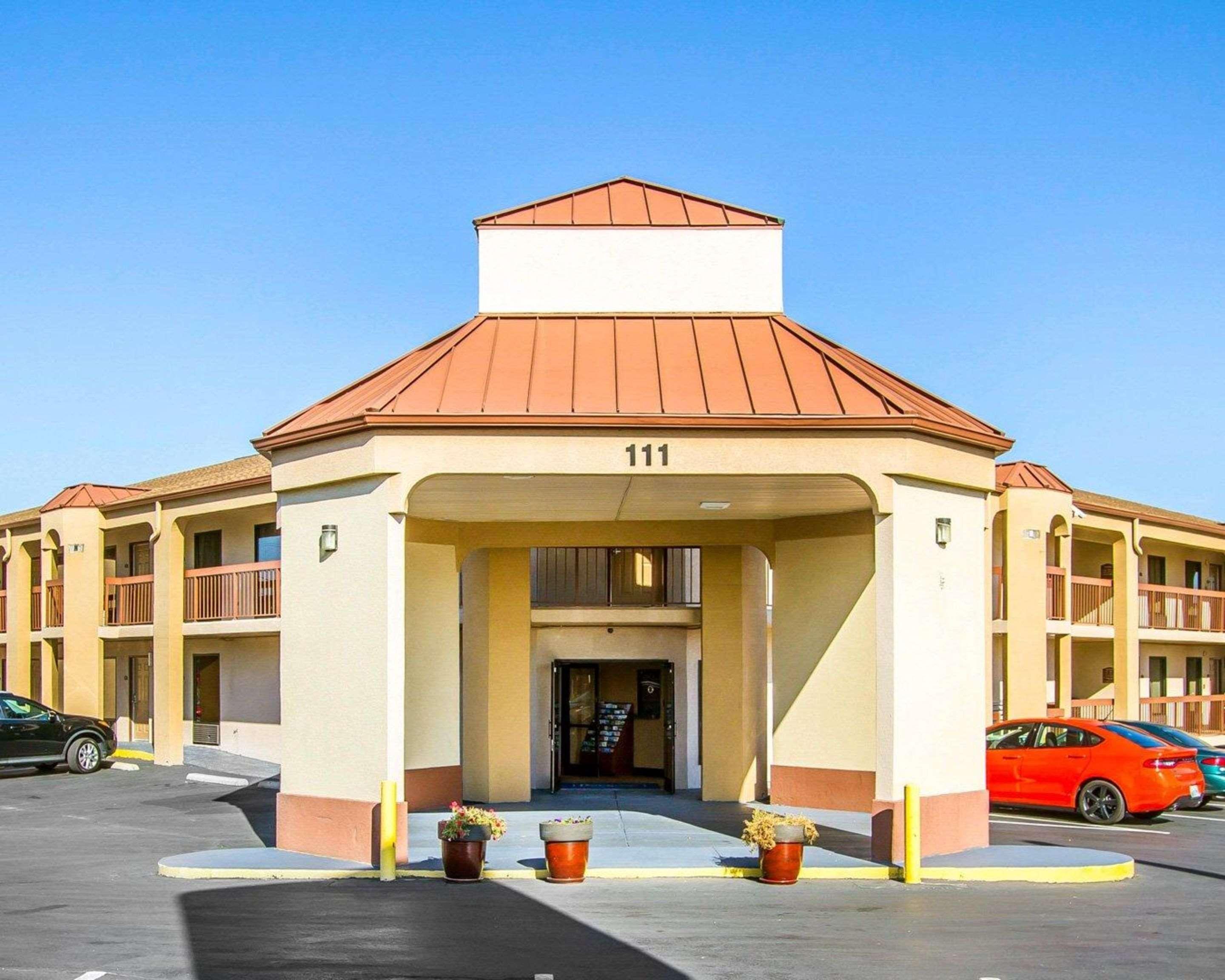 Rodeway Inn&Suites North Clarksville Extérieur photo