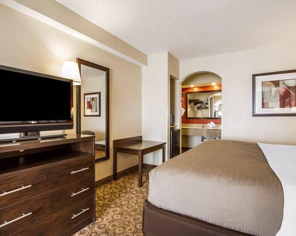 Rodeway Inn&Suites North Clarksville Extérieur photo