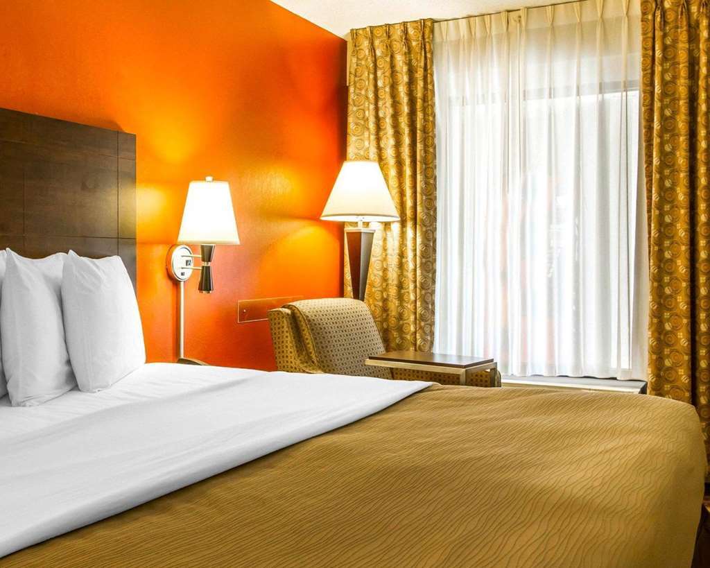 Rodeway Inn&Suites North Clarksville Chambre photo